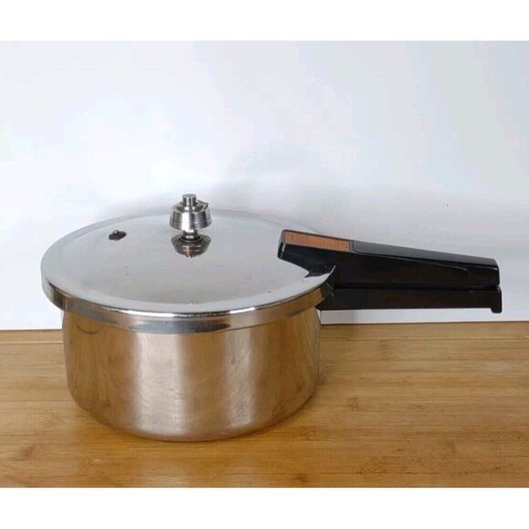 Vintage Presto Pressure Cooker Canner #804 with Jiggler - Picture 1 of 16